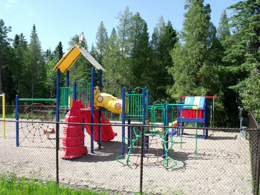 Camping Le 4 Chemins LʼAnse-Saint-Jean الغرفة الصورة