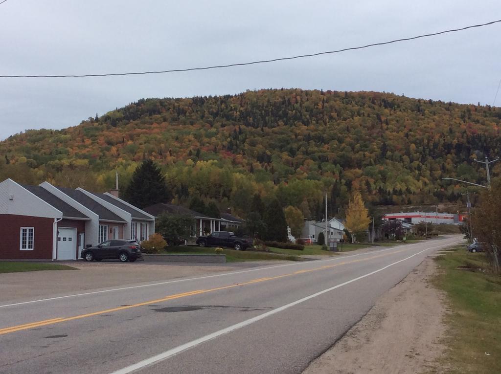 Camping Le 4 Chemins LʼAnse-Saint-Jean الغرفة الصورة