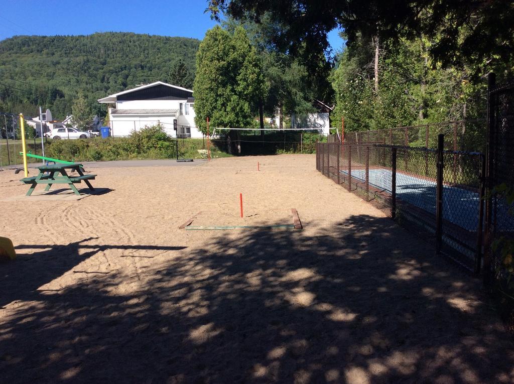 Camping Le 4 Chemins LʼAnse-Saint-Jean الغرفة الصورة