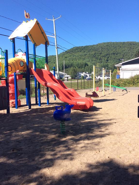 Camping Le 4 Chemins LʼAnse-Saint-Jean الغرفة الصورة