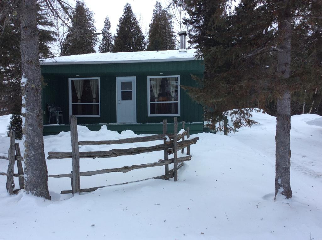 Camping Le 4 Chemins LʼAnse-Saint-Jean المظهر الخارجي الصورة