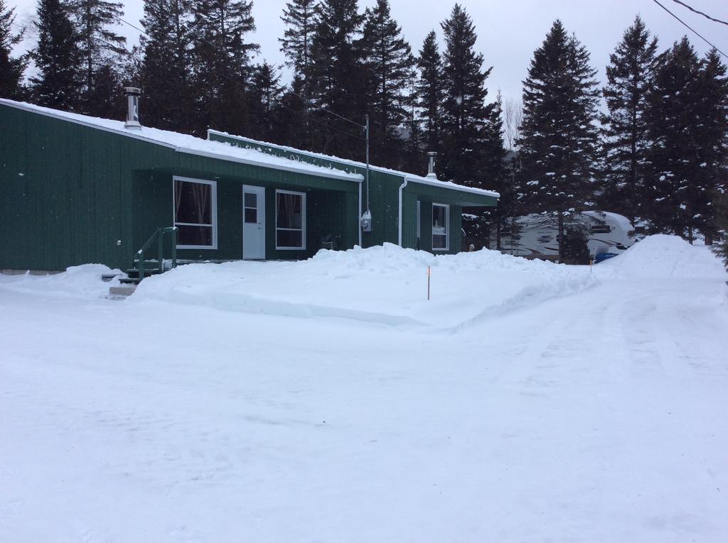 Camping Le 4 Chemins LʼAnse-Saint-Jean المظهر الخارجي الصورة